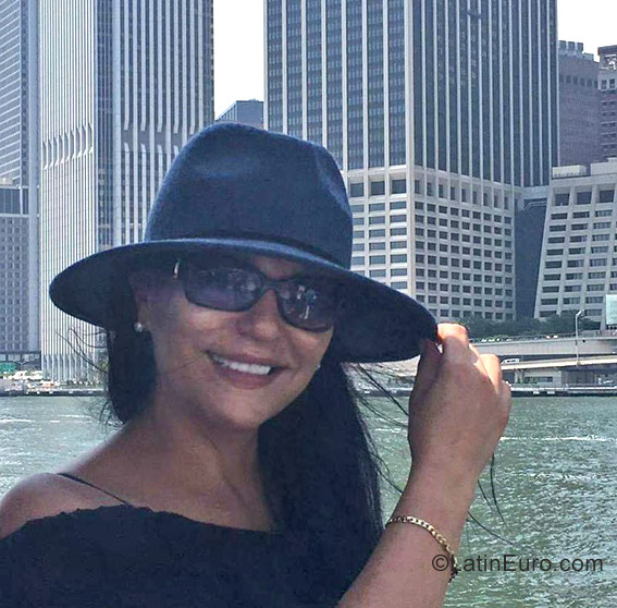 Date this hot Colombia girl Miranda from Bogota CO21948