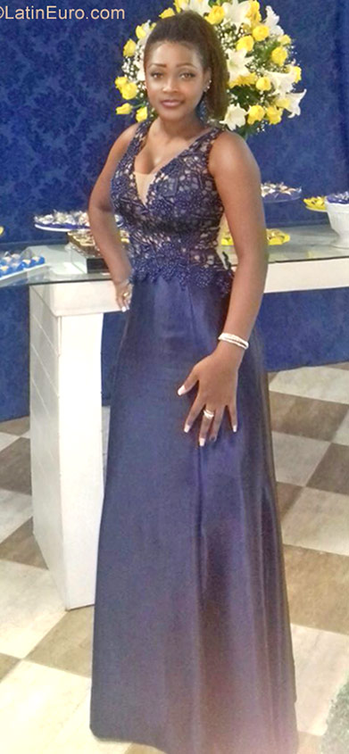 Date this charming Brazil girl Raka from Rio De Janeiro BR10129