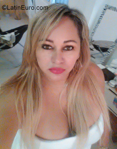 Date this good-looking Angola girl Regina from Luanda AO83