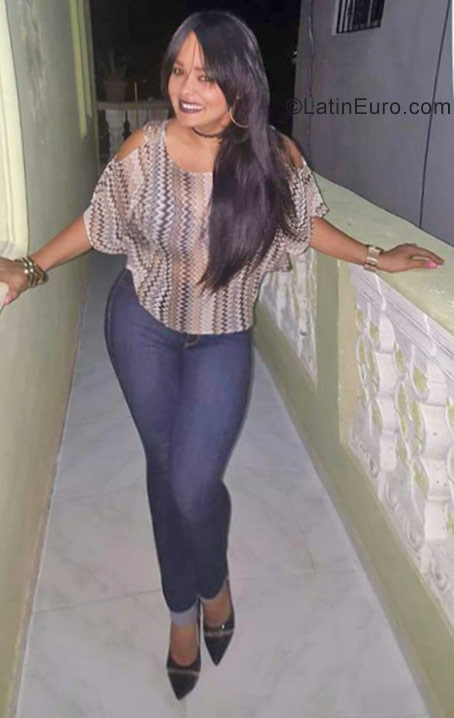 Date this gorgeous Dominican Republic girl Jeyssi from La Romana DO29603