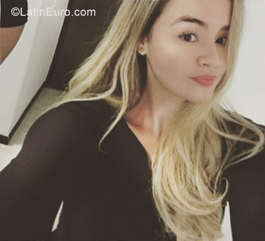 Date this happy Colombia girl Lizeth tabares from Medellín CO22010