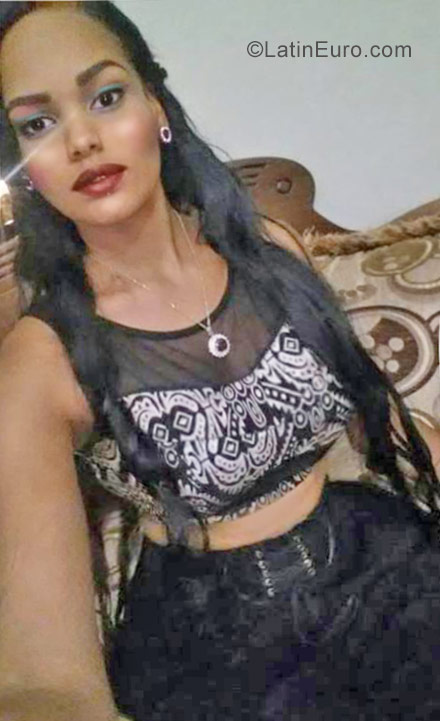 Date this exotic Dominican Republic girl Damarys from Moca DO29705