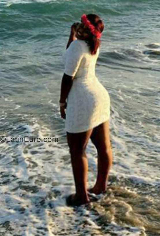 Date this attractive Dominican Republic girl Ana from Santo Domingo DO29717