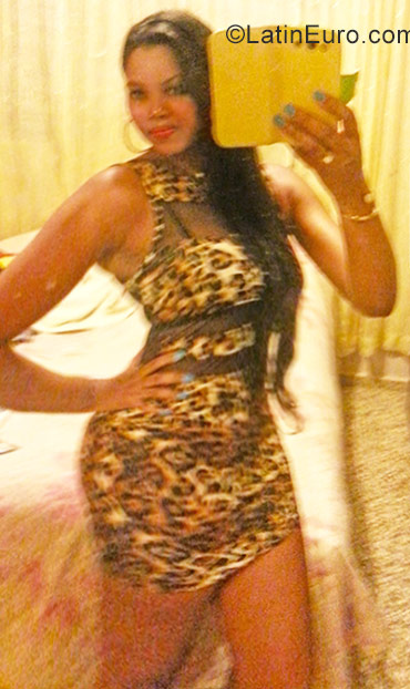 Date this stunning Dominican Republic girl Esmeralda from Santo Domingo DO29790