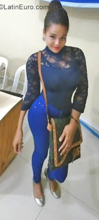 Date this good-looking Dominican Republic girl Karyna from San Cristobal DO29791