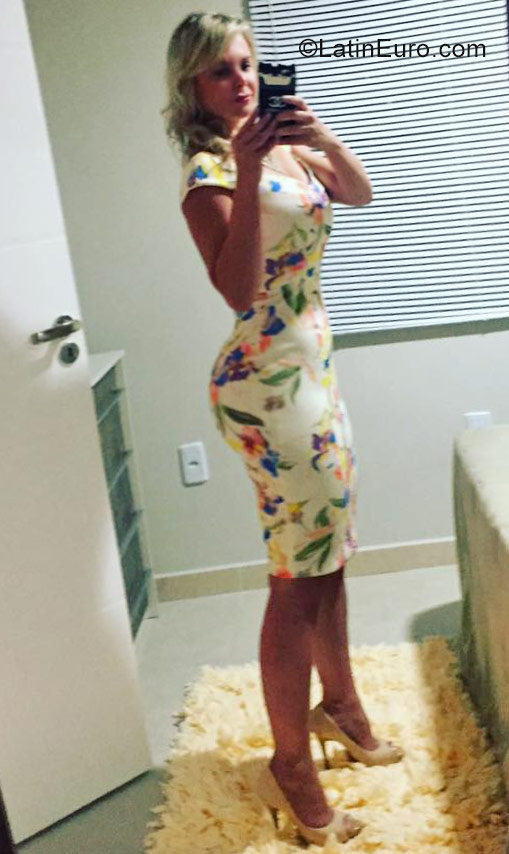 Date this delightful Brazil girl Cris from Balneario Camboriu BR10179