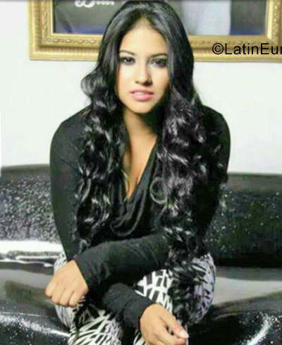 Date this attractive Colombia girl Andrea from Cali CO22087