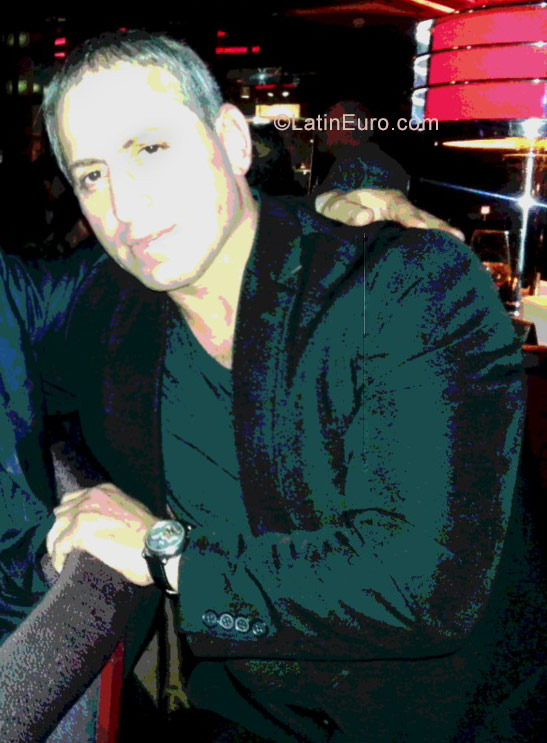 Date this stunning Germany man Romance07 from Frankfurt DE429