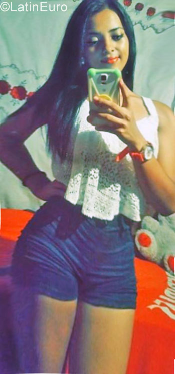 Date this athletic Brazil girl Maria from Rio De Janerio BR10203