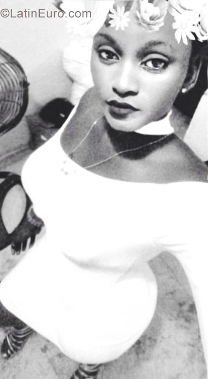 Date this beautiful Dominican Republic girl Charina from Santo Domingo DO29861