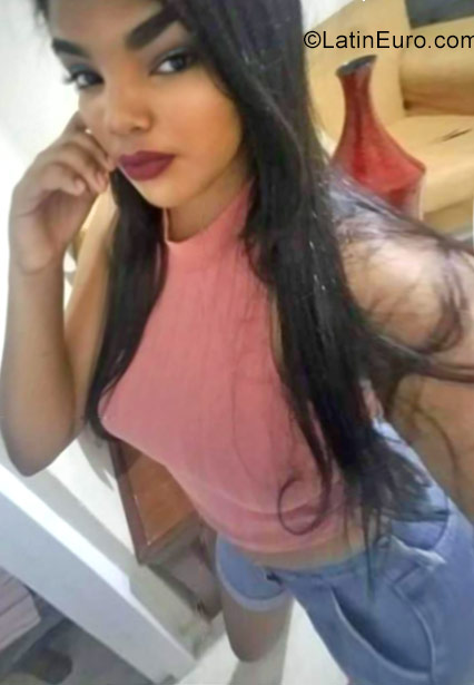Date this passionate Dominican Republic girl Esmeralda from Santiago DO29897