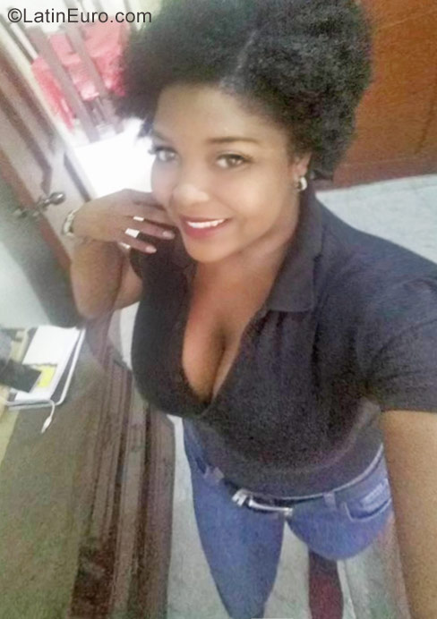 Date this attractive Dominican Republic girl ODALIS from San Crsitobal DO29938