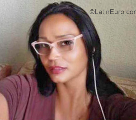 Date this sensual Colombia girl Ingrid from Cali CO22163