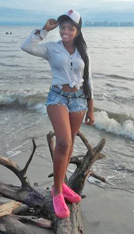 Date this good-looking Colombia girl Tatiana from Medellin CO25886