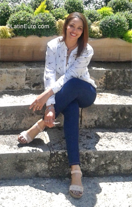 Date this young Spain girl Dinah from Barcelona ES387