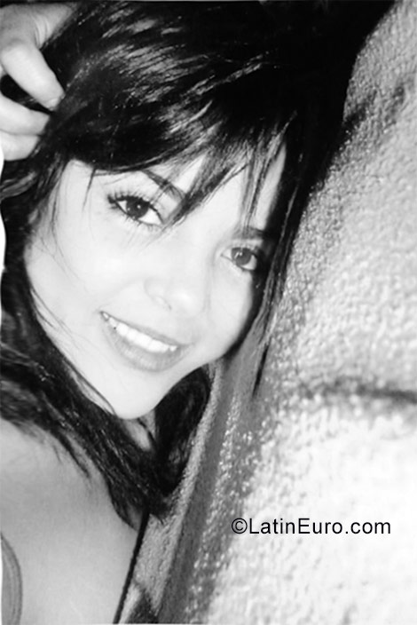 Date this voluptuous Colombia girl Agua santa from Pereira CO22178