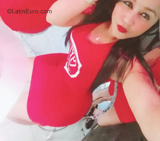 Date this pretty Dominican Republic girl Yulissa from Santiago DO30001