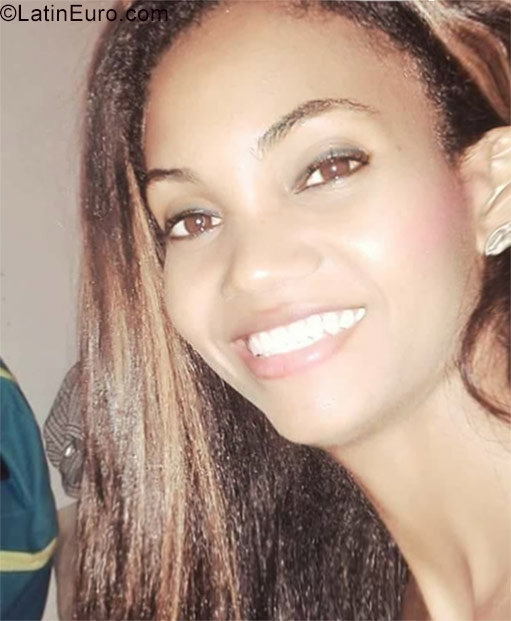 Date this pretty Dominican Republic girl Della from Santiago DO30020