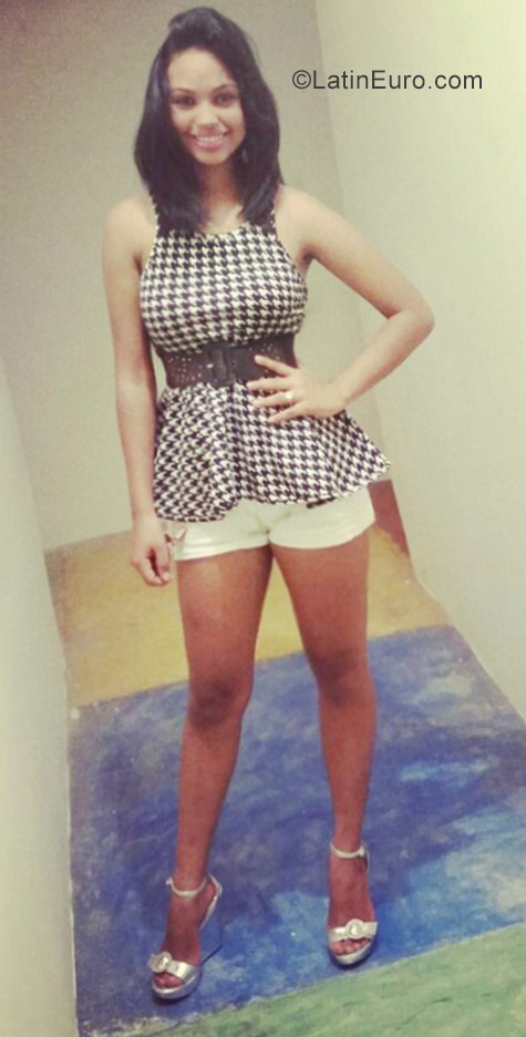 Date this voluptuous Dominican Republic girl Yany from Puerto Plata DO30021