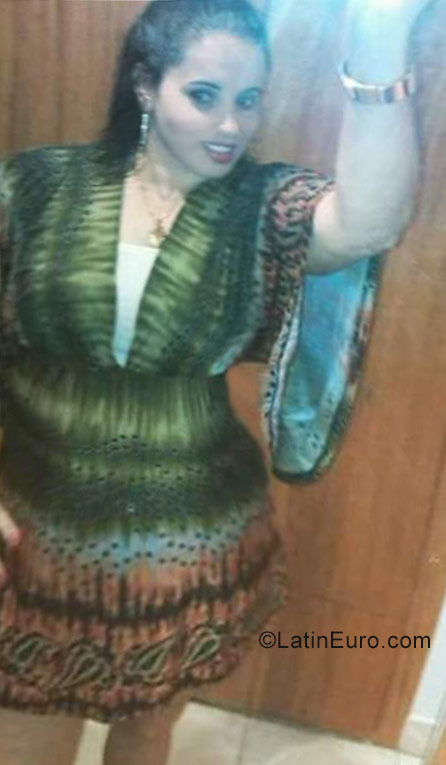 Date this stunning Dominican Republic girl Yira from Santiago DO30023