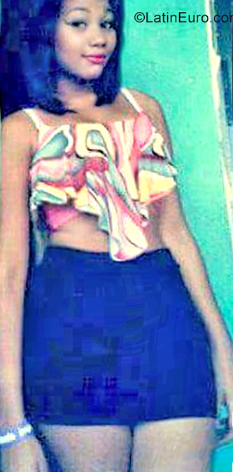 Date this pretty Dominican Republic girl Ana from Santiago DO30048