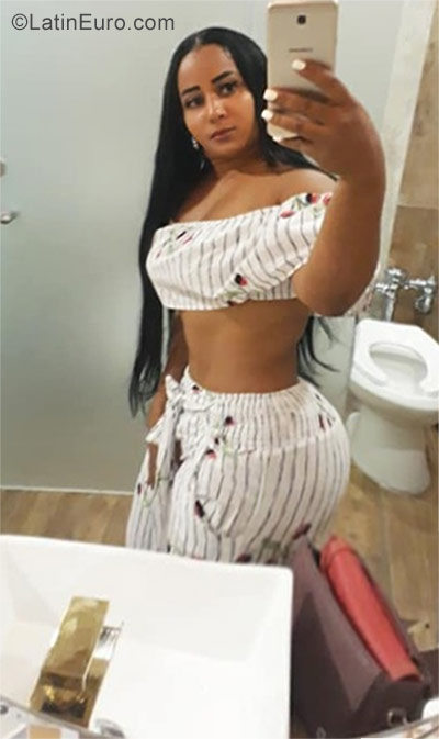 Date this hard body Dominican Republic girl Patricia12 from Santo Domingo DO30079