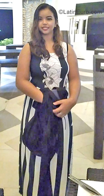 Date this hot Philippines girl Yhanna from Pasay City PH978