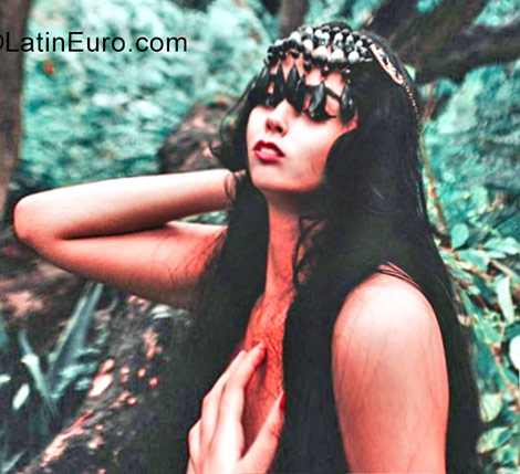 Date this nice looking Dominican Republic girl Luisa from Santo Domingo DO30096