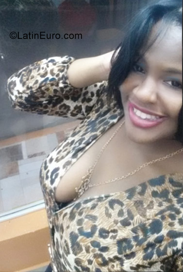 Date this hot Dominican Republic girl Viviana from Santo Domingo DO30146