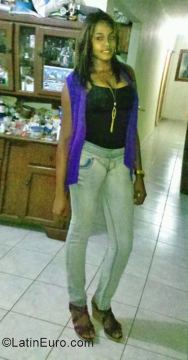 Date this nice looking Dominican Republic girl Mariela from Santo Domingo DO30214