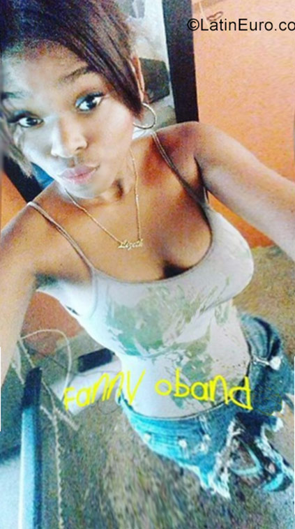 Date this sultry Colombia girl Fanny from Buenaventura CO22294