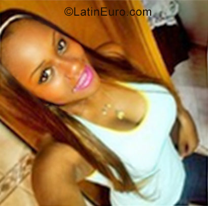 Date this beautiful Colombia girl Daniela from Cali CO22297