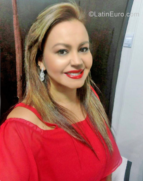 Date this sultry Colombia girl Amanda from Socorro CO22298