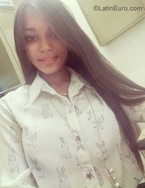 Date this hard body Dominican Republic girl Arlene from Santo Domingo DO31549