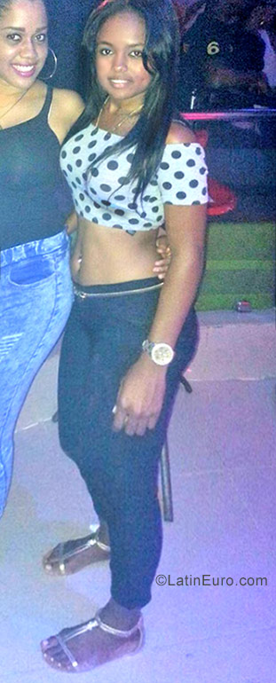 Date this sensual Dominican Republic girl Rosa from Santo Domingo DO30310