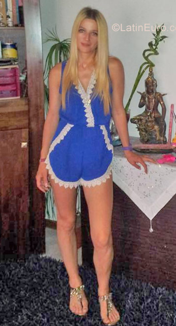 Date this sensual Belgium girl Dannyelle from Bruxelles BE111