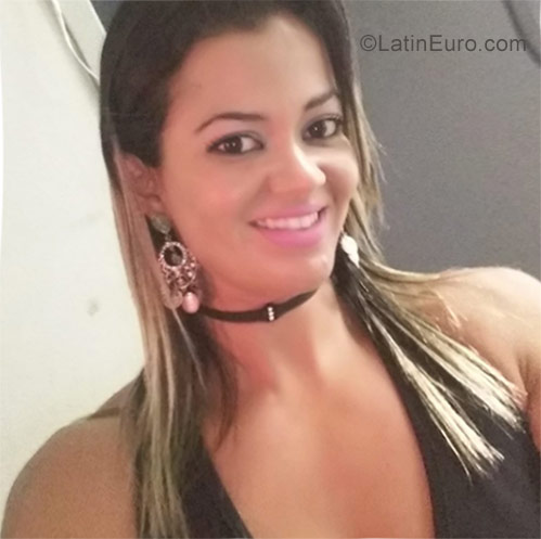 Date this voluptuous Ivory Coast girl Rachida from Abidjan IC87