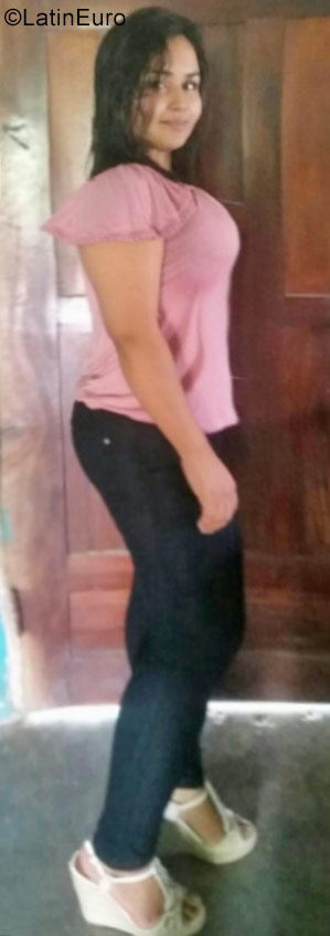 Date this lovely Honduras girl Gisel from El Negrito HN2360
