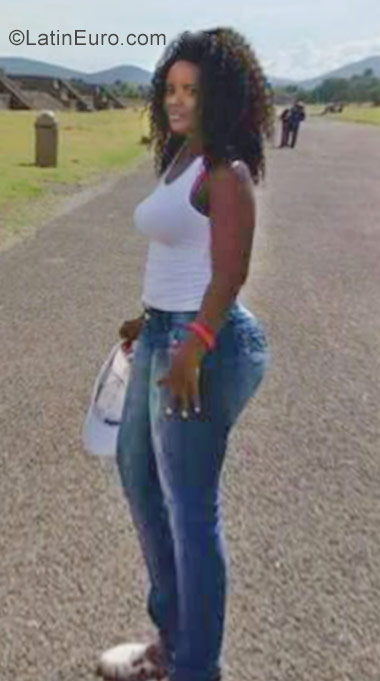 Date this sensual Colombia girl Rubi from Cali CO22346