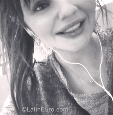 Date this young France girl Laura from Plouezec FR260