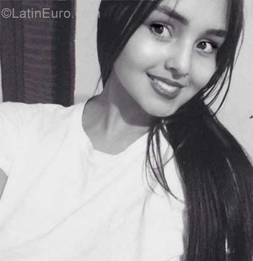 Date this nice looking Colombia girl Vane from Pereira CO22348