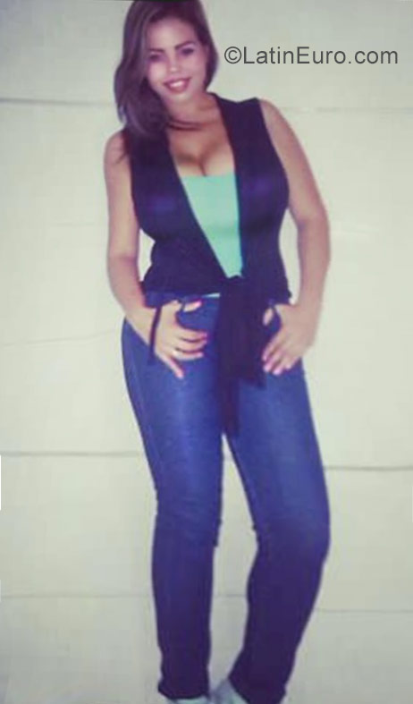Date this sensual Venezuela girl Genesis from Caracas VE950