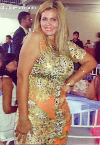 Date this beautiful Venezuela girl Naku from Maracay VE952