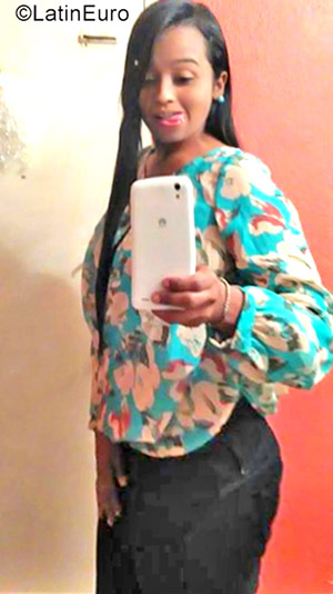 Date this delightful Venezuela girl Nairoby from Bogota VE953