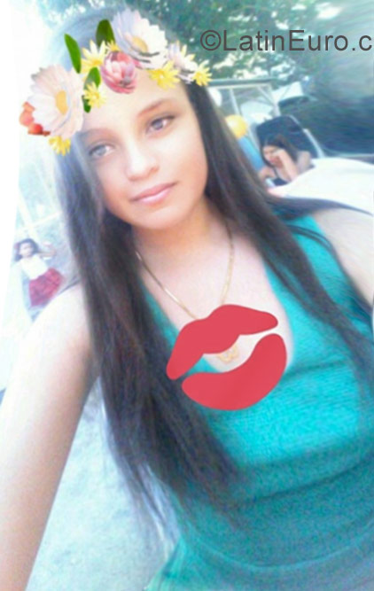 Date this gorgeous Dominican Republic girl KAROLINA from Azua DO30354