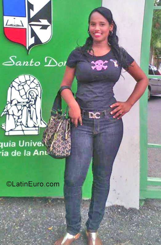 Date this funny Dominican Republic girl Raquel from Santo Domingo DO30380