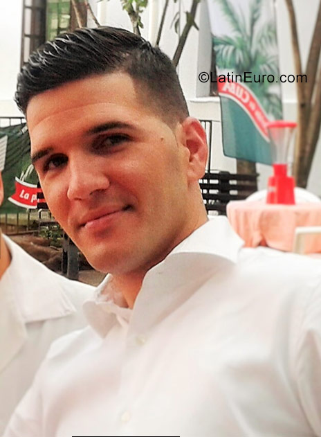 Date this cute Peru man Migue from Lima PE1129