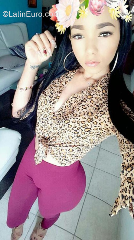 Date this foxy Dominican Republic girl Maira from Santiago DO30385