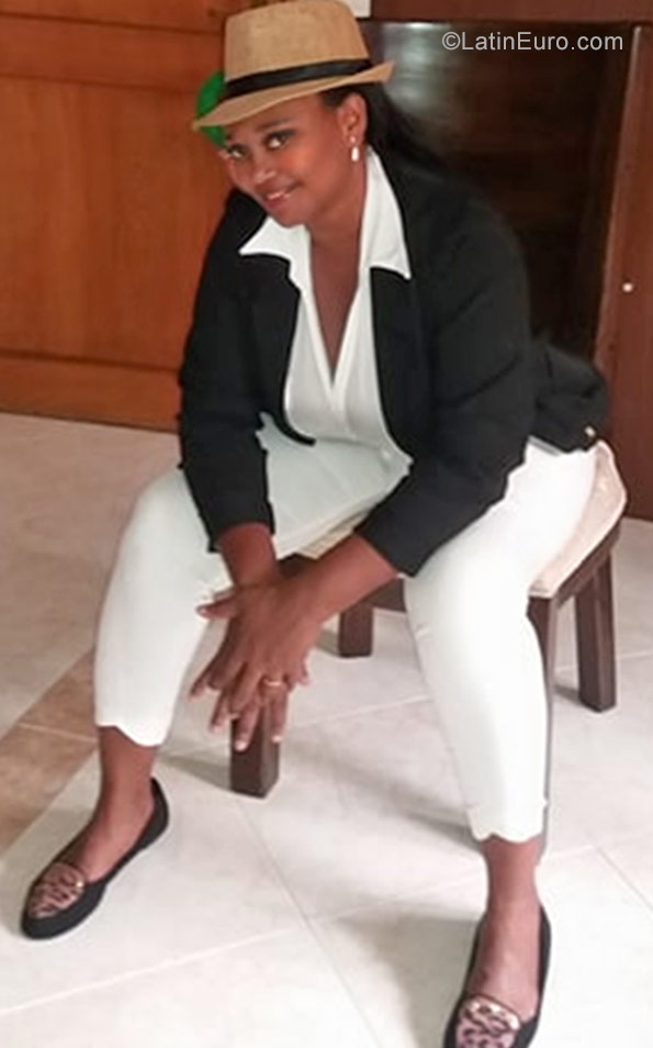 Date this happy Colombia girl Yazmin from Medellin CO22412