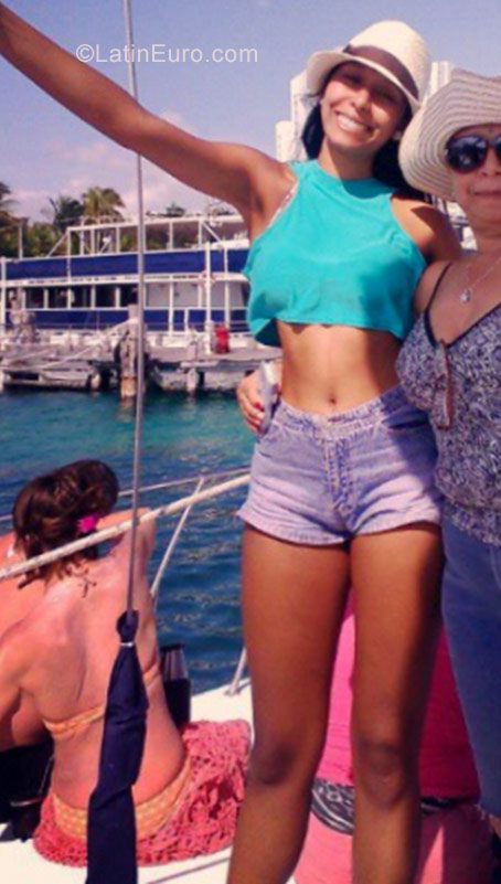 Date this athletic Venezuela girl Irina Zenir from Arenilla VE972